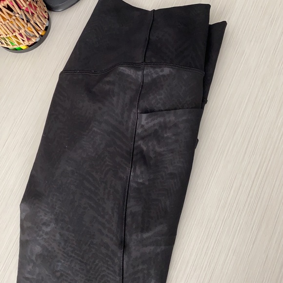 Athleta Snake Skin Leggings 7/8th - Picture 3 of 4